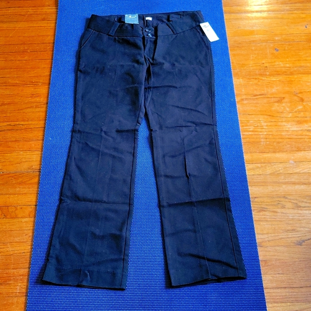 NWT Old Navy Maternity Real Waist Pants - Size 4 - Black